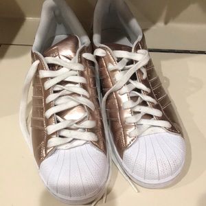 Adidas superstars